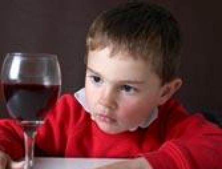 Barnalkoholism: orsaker, symtom och behandling
