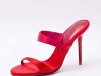 Vrijeme je da budete elegantni Koraljna boja: uz što se nose ove cipele